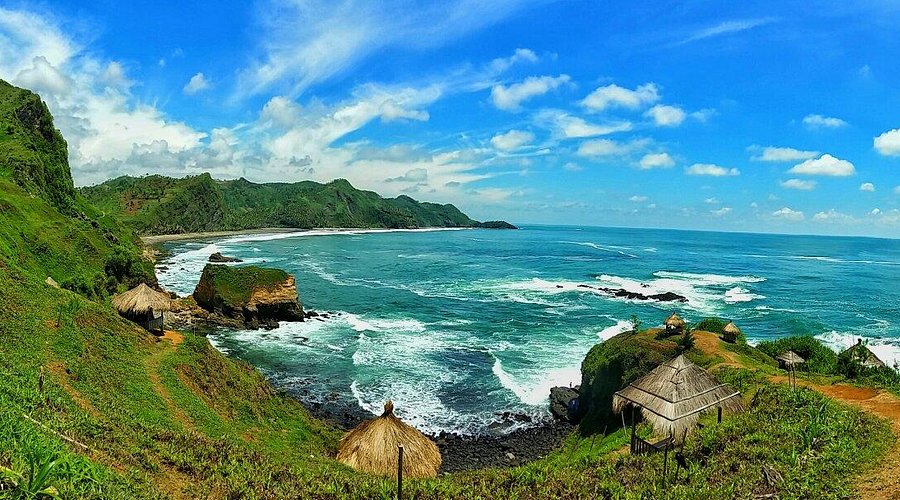 Pantai Menganti Kebumen Destinasi Laut Selatan dengan Tebing dan Pasir Putih